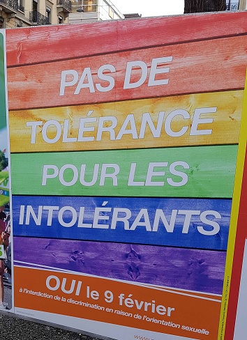 [Pas de tolérance pour les intolérants]
