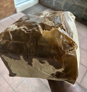 [Paquet Uber Eats trempé et dégôlass]