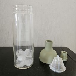 [Carafe avec glaçons]